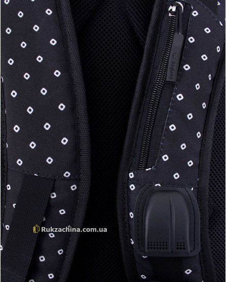 Рюкзак TM BAGLAND "Tibo" (23л) USB/наушники/17" (черный)
